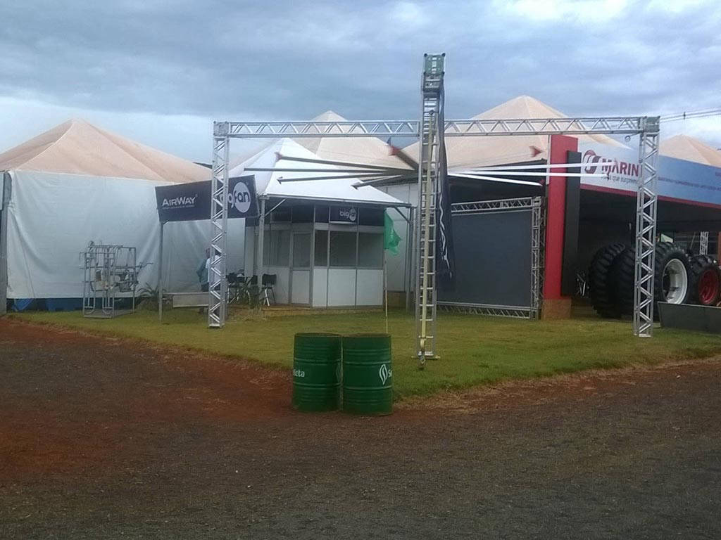 Montagem Básica Externa 2 - Sistema modular octanorm para feiras